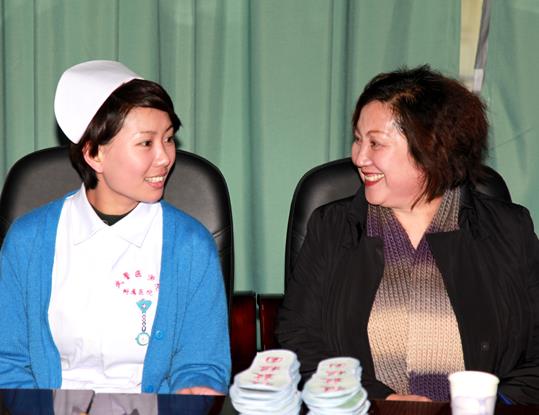 沂蒙新红嫂赴小汤山慰问白衣战士