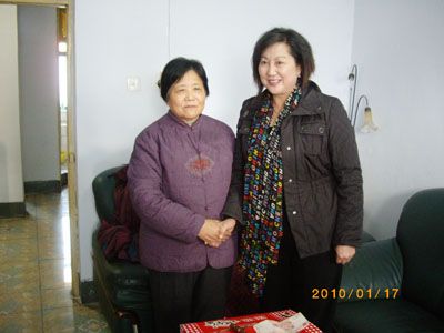 朱呈镕看望慰问国旗护卫队兵妈妈