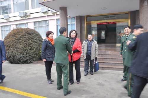 兵妈妈朱呈镕慰问临沂武警支队官兵