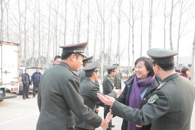 朱呈镕赴河南铁军叶挺独立团慰问部队官兵