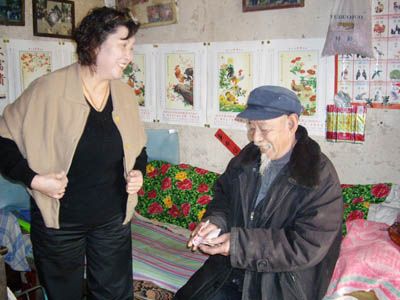 朱呈镕到莒南县渊子崖革命烈士陵园祭扫革命先烈，并看望义