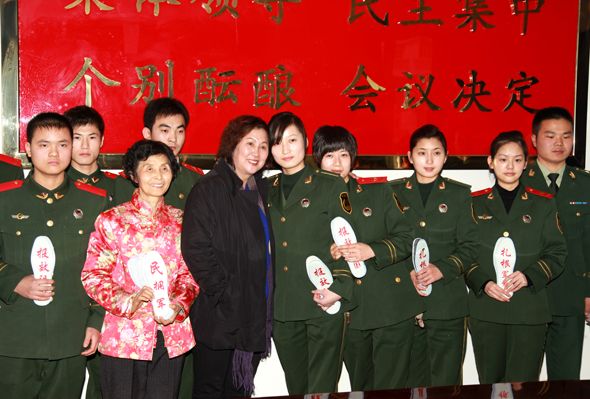 沂蒙新红嫂朱呈镕赴天津慰问武警医学院附属医院医护人员