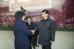 2013年11月25日习总书记来临沂视察亲切接见朱呈镕