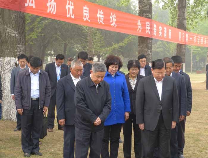 沂蒙新红嫂朱呈镕参加省直第三批“第一书记”誓师大会