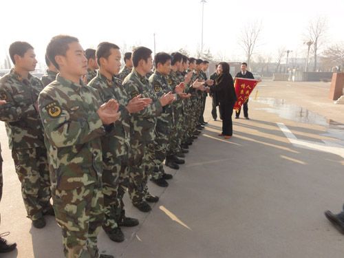 沂蒙新红嫂、最美兵妈妈朱呈镕慰问临沂消防支队官兵