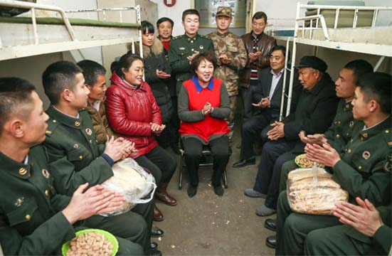 我市群众河北拥军