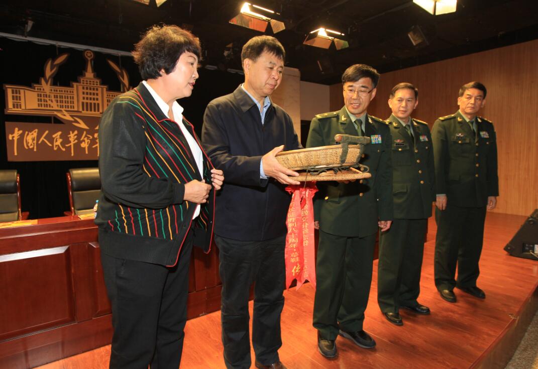 纪念红军长征胜利80周年草鞋传•全国接力传递活动”在军事博物馆圆满结束