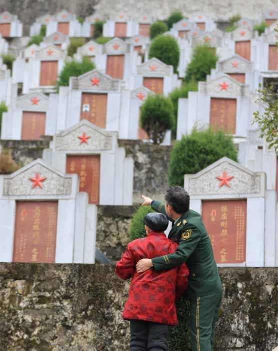 重庆烈士牺牲30余年，沂蒙兵妈妈圆梦扫墓