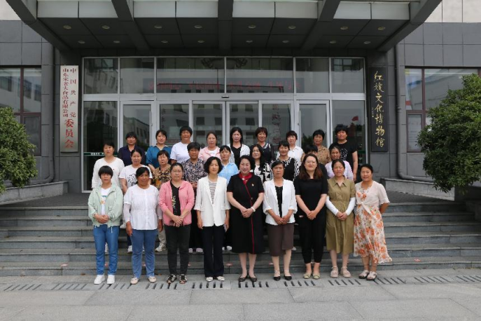 6月17日五莲县农村巾帼书记党建联盟成员一行26人到红嫂文化博物馆参观学习