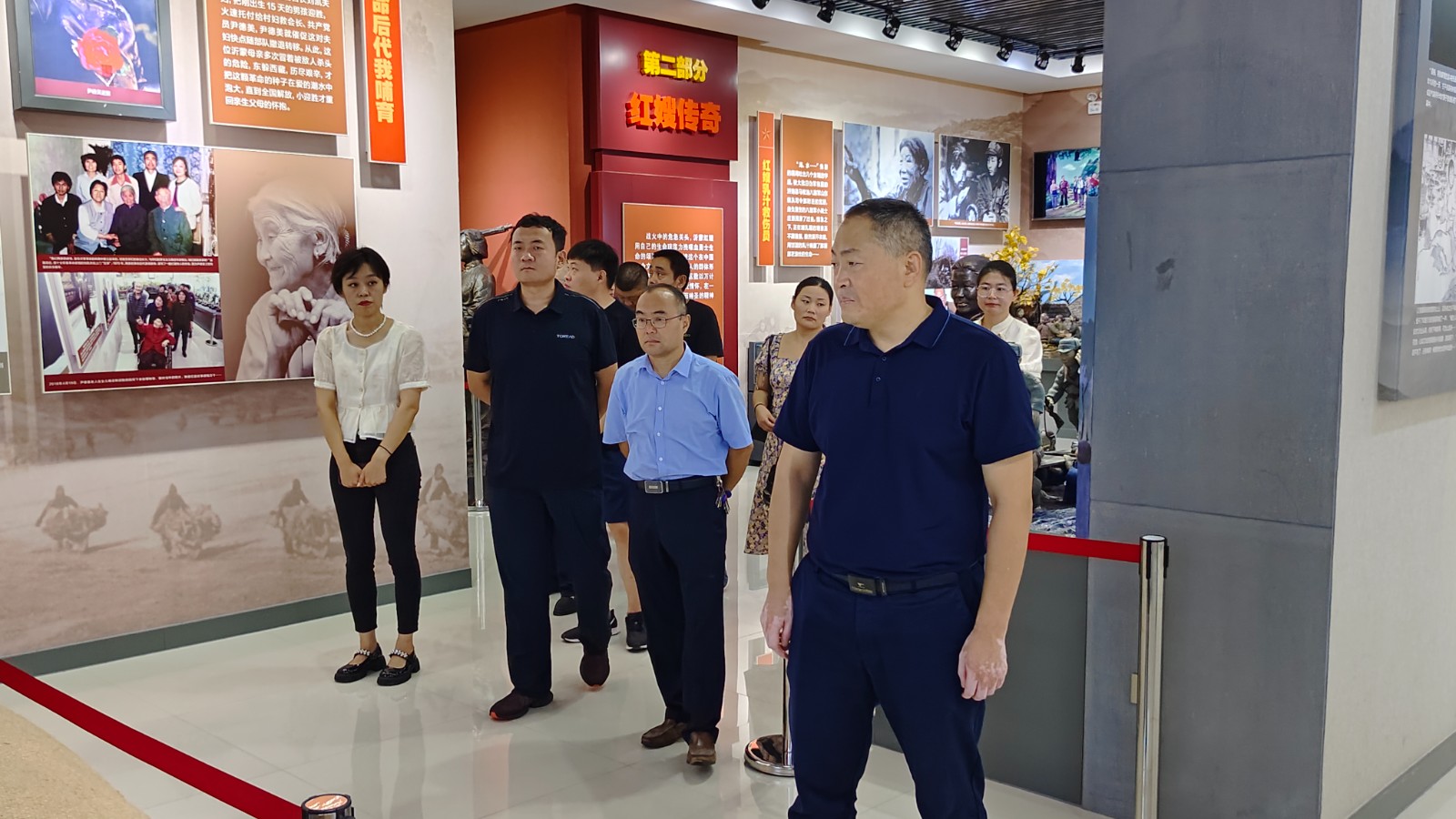 8月1日，第三人民医院退役军人及家属到红嫂文化博物馆参观